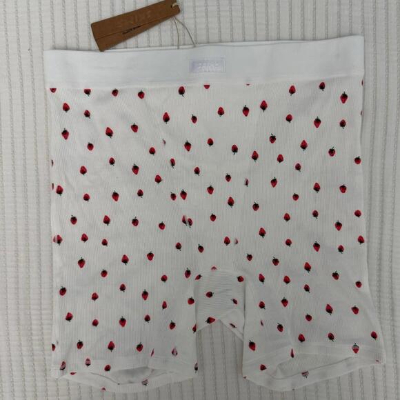 NWT Skims Cotton Rib Boxer White Snow Strawberry Print Size M - Picture 3 of 8